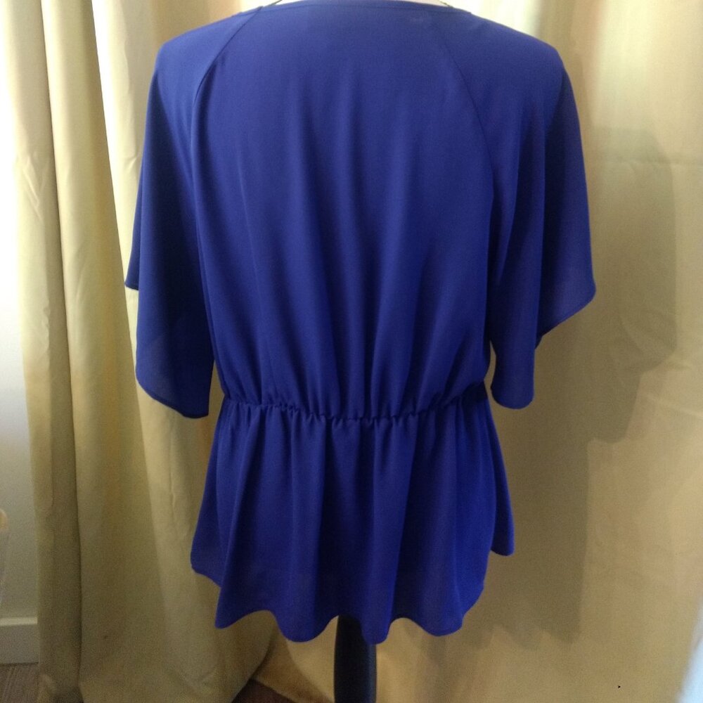 Bold elements blouse - Picture 3 of 3